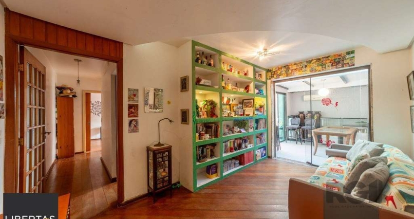 VENDA DE APARTAMENTO DE 2 QUARTOS COM PÁTIO - MENINO DEUS