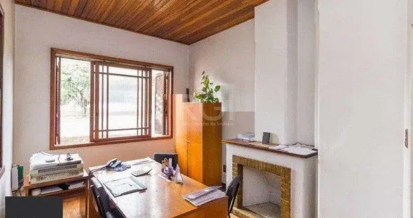 Predio para Venda - 120m², 3 dormitórios, 3 vagas - Partenon