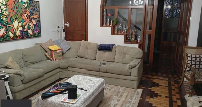 Casa com 5 quartos , 7 banheiros e pátio!