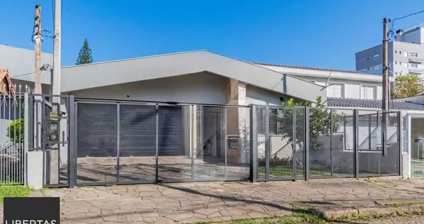 Casa com 3 dormitórios e 4 vagas no Bairro Jardim Lindóia