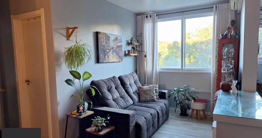 Apartamento de 2 quartos, cozinha planejada e 1 vaga escriturada.
