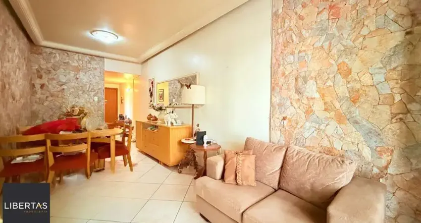 Apresentamos uma ótima oportunidade no Edificio Rosinha, localizado na charmosa Rua Barbedo, no bairro Menino Deus. Este amplo apartamento possui uma área privativa de 70,69 m² e está posicionando em