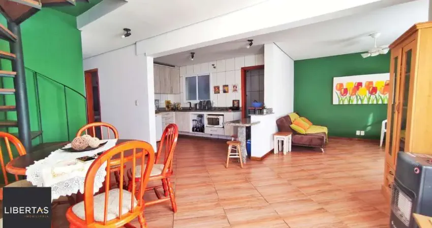 3 Dormitórios, sendo 1 Suíte Master •Living com Dois Ambientes – no Bairro Alto Petrópolis – Amplo Terreno.