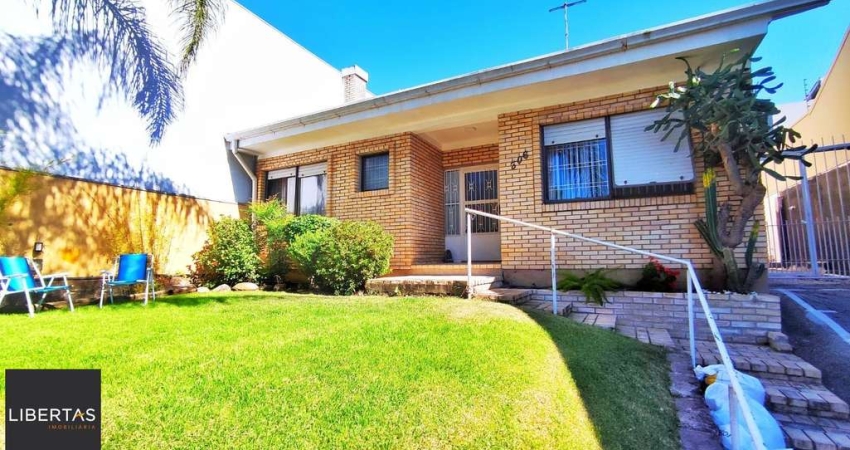 Casa com 4 Quartos e 2 banheiros e  2 Suites à Venda, 153 m² por R$ 990.000