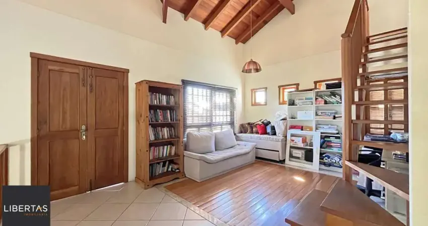 Excelente casa a venda com 4 dormitórios no bairro Tristeza, Zona Sul.