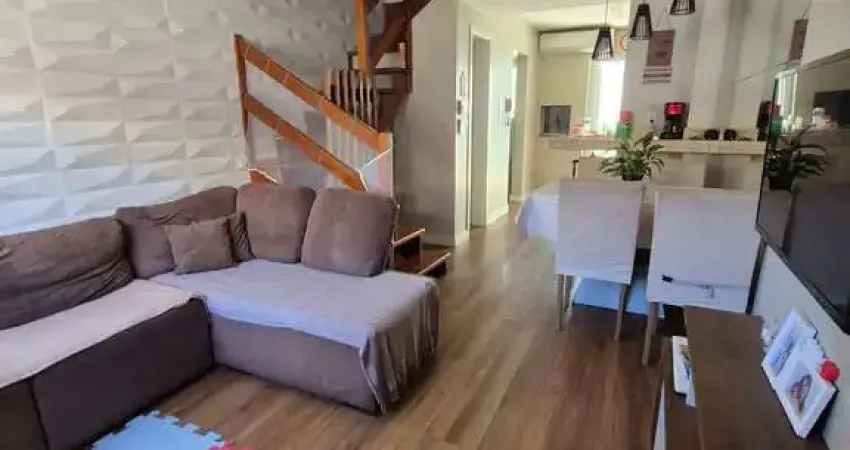 Casa com 02 quartos em Condomínio Fechado no Bairro Vila Nova