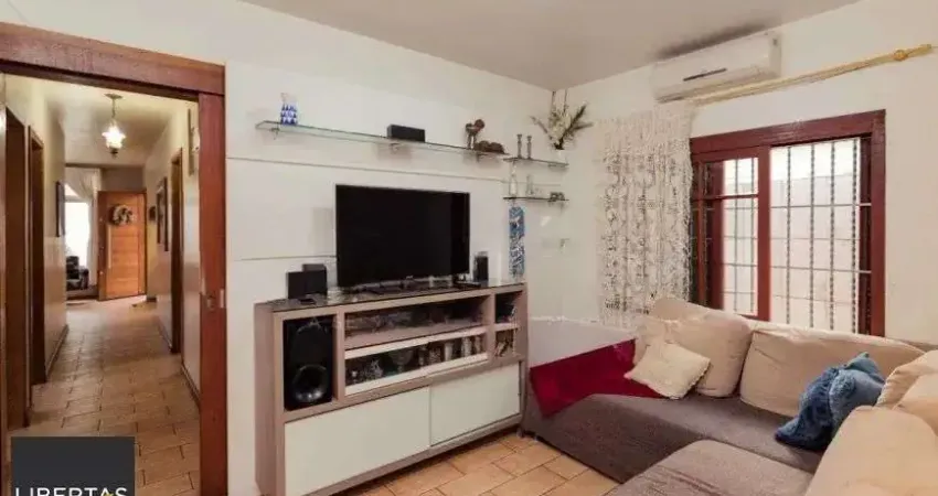 Casa térrea  com 200m² privativos, 3 quartos, Rua Sylvio Sanson - Sarandi