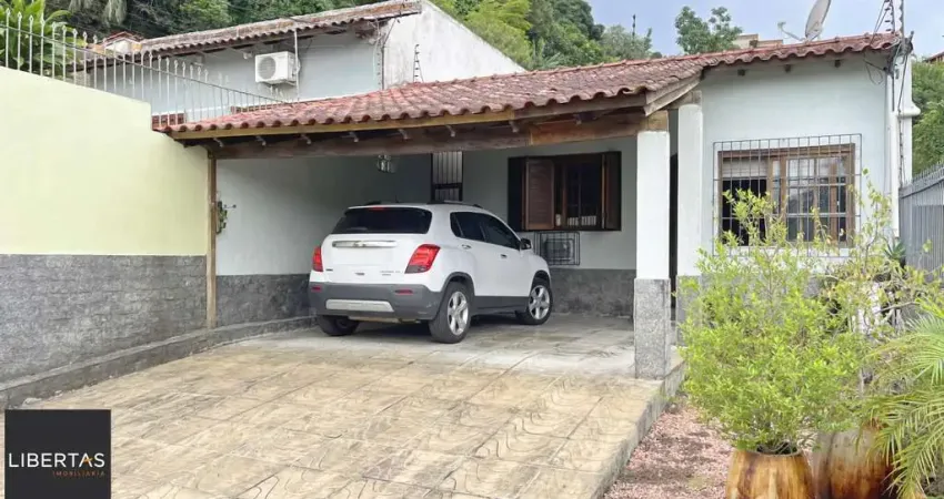 Casa em Porto Alegre, no bairro Vila Nova, com 3 dormitórios, 156 m² , 4 vagas.