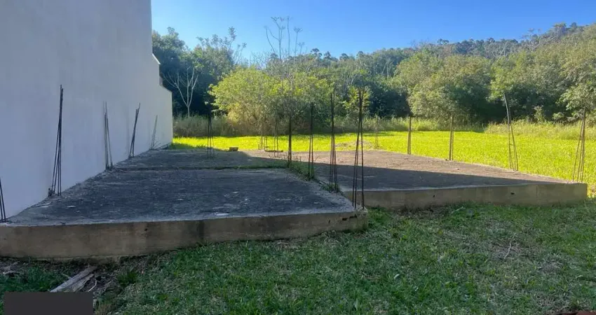 Terreno com 147m2 com projeto aprovado e fundacções concluídas