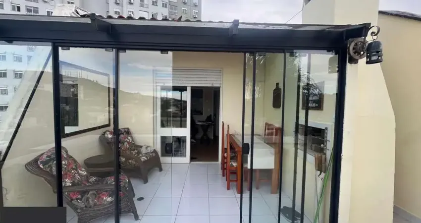 **Cobertura com 2 Quartos e Churrasqueira na Glória, Porto Alegre - Oportunidade Única!**