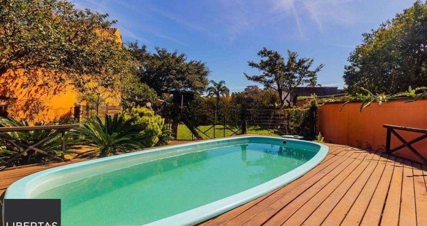Casa de 3 dormitórios, no Bairro Ponta Grossa - Porto Alegre