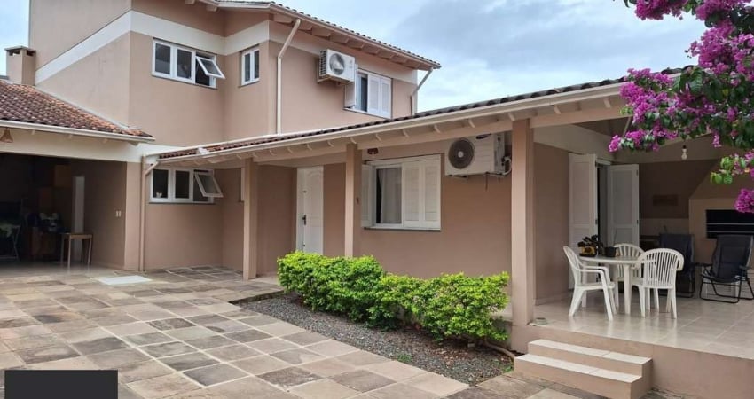 Casa com 3 quartos à venda na Rua César de Castro, 163, Teresópolis, Porto Alegre