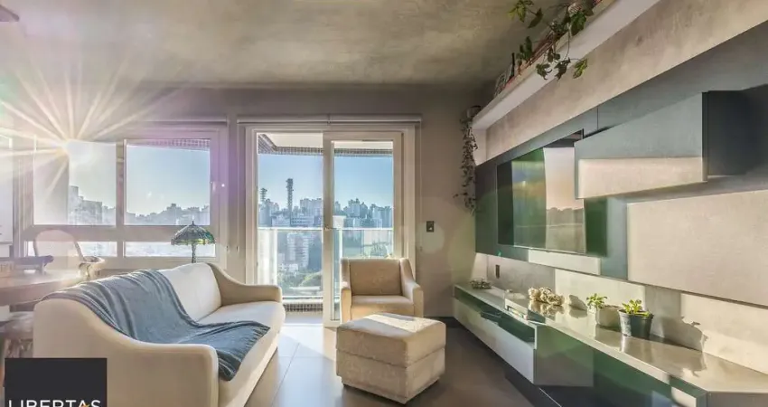 Próximo a Praça da Encol vende-se apartamento mobiliado sendo  2 dormitórios (1 suíte) e 2 vagas no Petrópolis andar alto com vista definida