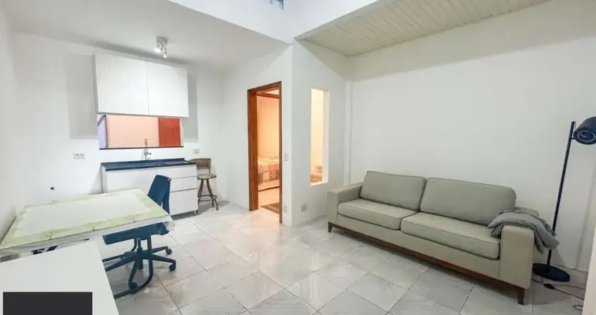 Apartamento de 1 dormitório, suíte ampla, semimobiliado, com pátio privativo no bairro Mont Serrat.