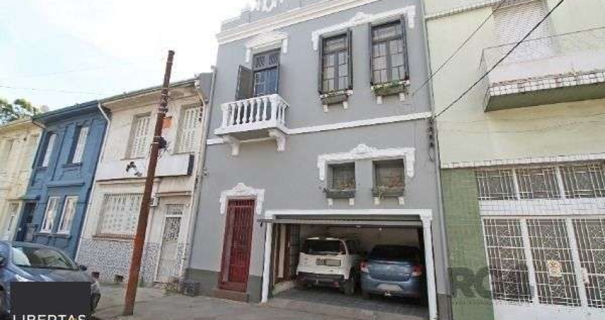 Casa em Porto Alegre, no bairro Floresta, com 3 dormitório(s), e 3 banheiros, à venda.