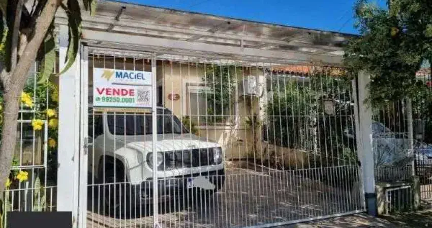 Casa em Porto Alegre, no bairro Hípica, com 2 dormitório(s), e 2 banheiros, à venda.