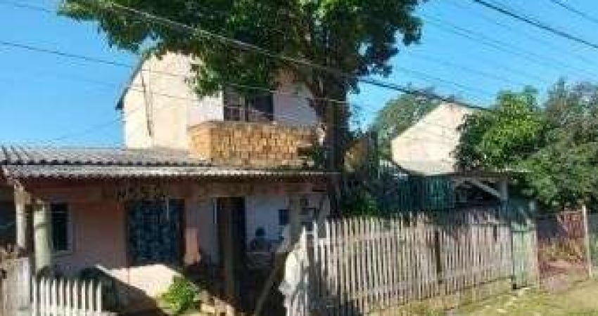 Casa em Porto Alegre, no bairro Hípica, com 2 dormitório(s), e 2 banheiros, à venda.