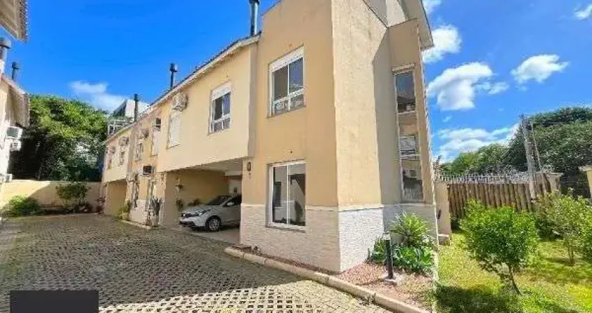 Casa Condominio em Porto Alegre, no bairro Ipanema, com 3 dormitório(s), e 3 banheiros, à venda.
