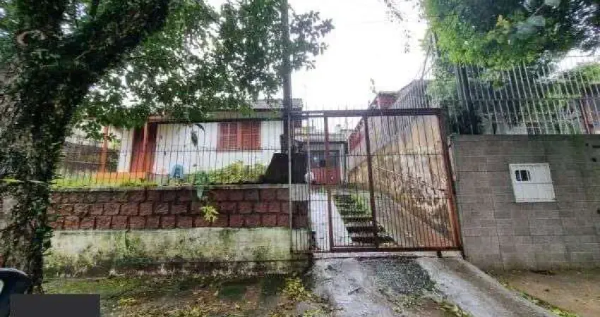 Casa em Porto Alegre, no bairro Tristeza, com 3 dormitório(s), e 3 banheiros, à venda.