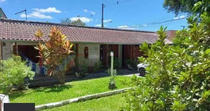 Casa em Porto Alegre, no bairro Belém Novo, com 4 dormitório(s), e 4 banheiros, à venda.