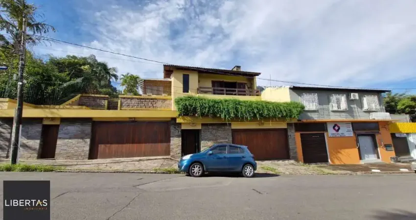 Casa de Cinema no bairro Glória com toda infraestrutura, ensolarada e bem ventilada, piscina, quiosque, 4 garagens