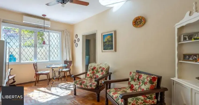 Apartamento térreo com pátio à venda no Bom Fim – 2 dormitórios e dependência