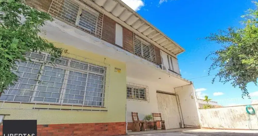 Casa com 5 quartos à venda na Rua João Bastian, 24, Três Figueiras, Porto Alegre