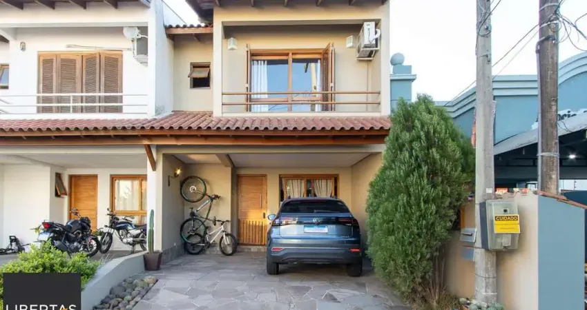 Casa de condomínio, 3 quartos, 1 suíte, piscina e 2 vagas de garagem;