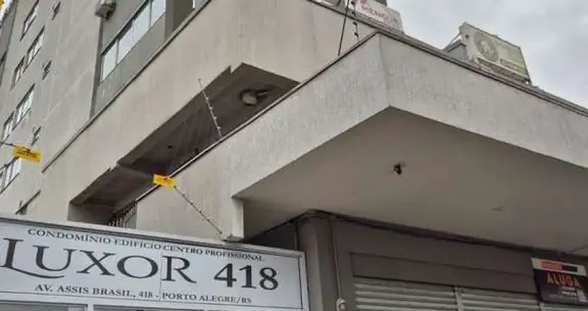 Sala comercial à venda na Avenida Assis Brasil, 418, Passo da Areia, Porto Alegre