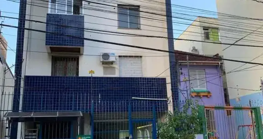01 dormitório, na joão alfredo, cidade baixa, com 36 m2, 01 lance de escada