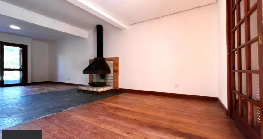 Incrível casa com lareira e espaço goourmet em condominio no bairro ipanema!