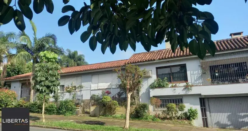 Casa com 5 quartos à venda na Rua Matias José Bins, 620, Três Figueiras, Porto Alegre