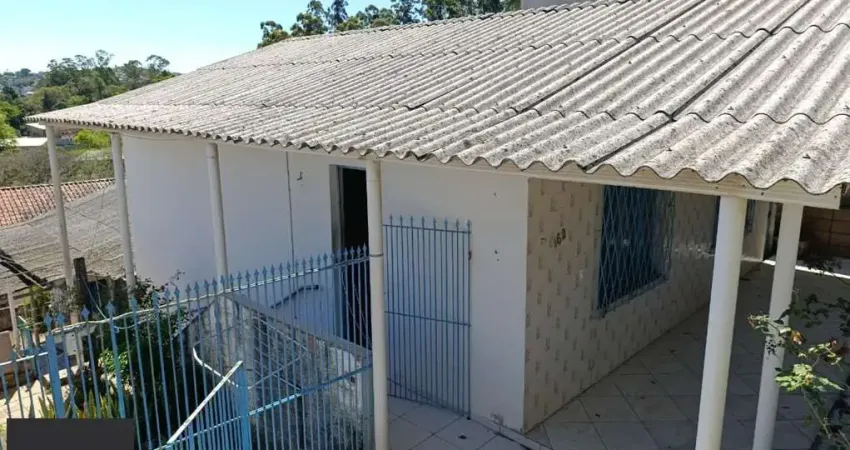 Amplo terreno com 2 e 3 casas no bairro jardim carvalho em porto alegre/rs. excelente oportunidade para moradia ou investimento!