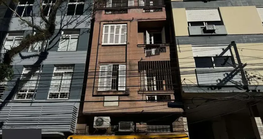 Apartamento desocupado no coração do centro histórico de porto alegre