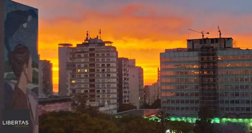Apartamento 2 dormitórios com vista deslumbrante no centro da cidade.