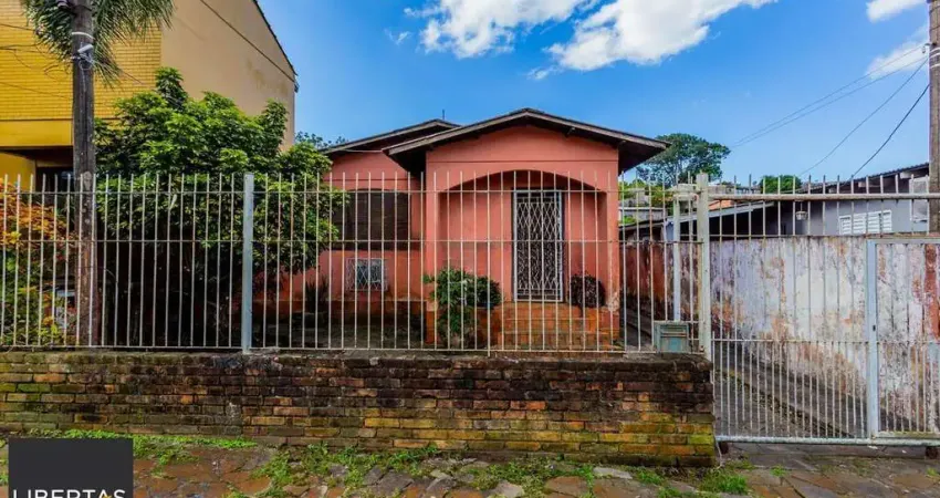 Casa com 3 quartos à venda na Rua Souza Lobo, 1291, Vila Jardim, Porto Alegre