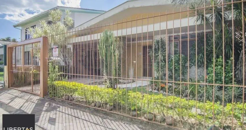 Casa ampla com pátio, edícula e terraço – vila ipiranga, porto alegre