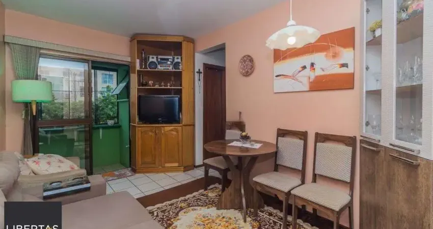 Apartamento iluminado com 2 dormitórios e vaga escriturada