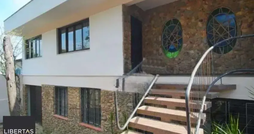 Casa com 3 quartos para alugar na Rua Álvaro Nicofé, 180, Vila Jardim, Porto Alegre