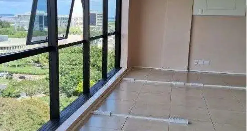 Sala com 68m2, a recém reformada,  com uma das vistas mais lindas de porto alegre
