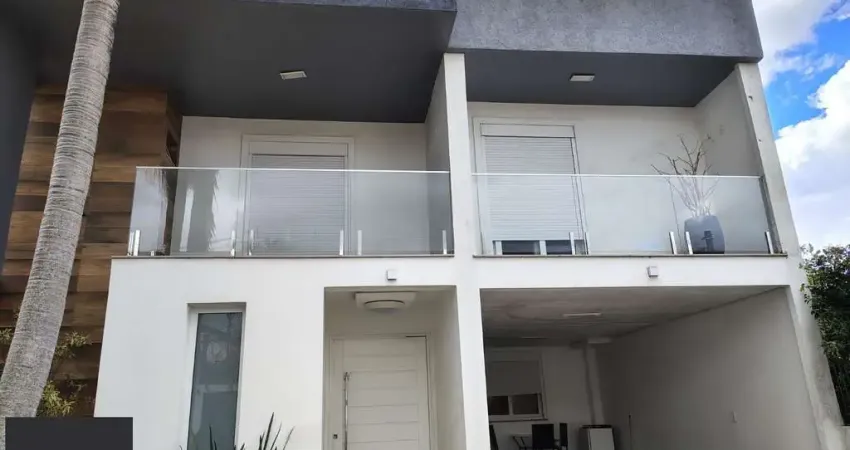 Excelente casa de 3 dormitórios, 3 suítes e 2 vagas no bairro cavalhada.