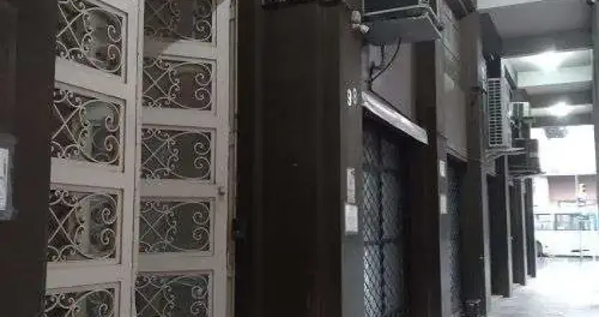 Barracão / Galpão / Depósito à venda na Travessa Francisco de Leonardo Truda, 98, Centro Histórico, Porto Alegre