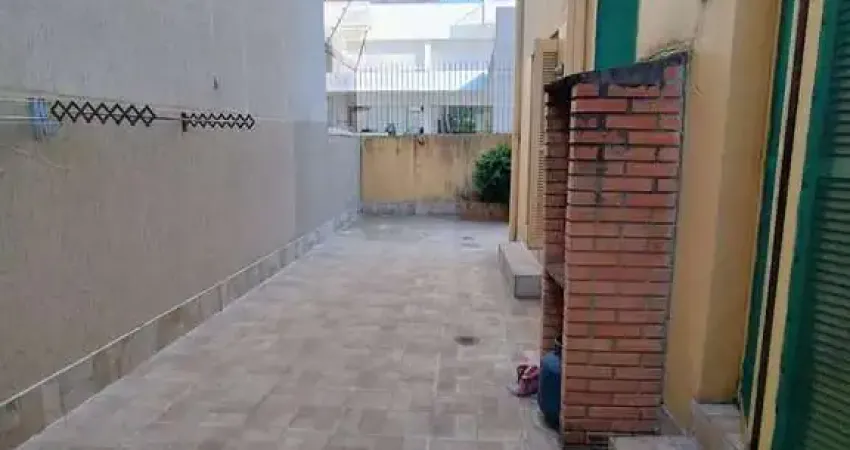 Apartamento térreo 2 quartos com amplo pátio em l no bairro santana