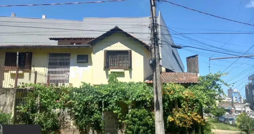 Casa com 3 quartos à venda na Rua Recife, 83, Azenha, Porto Alegre