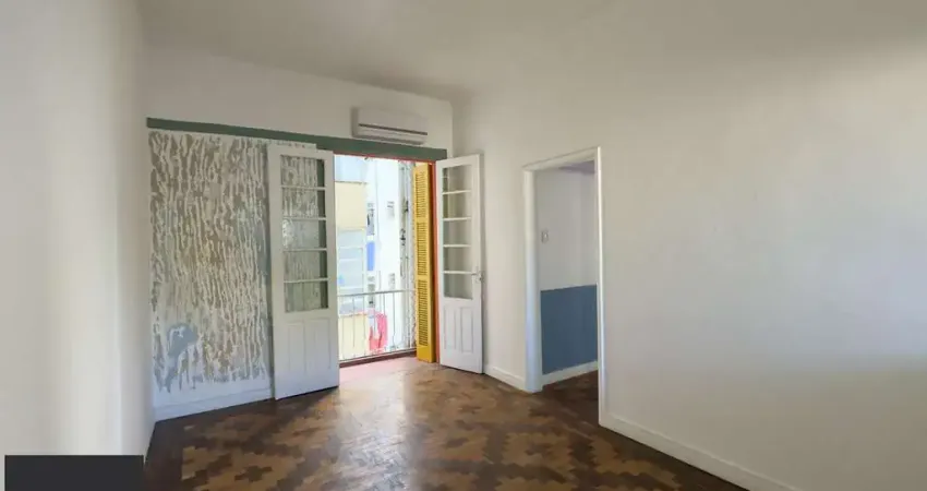 Apartamento 2 dormitórios super silencioso no centro histórico