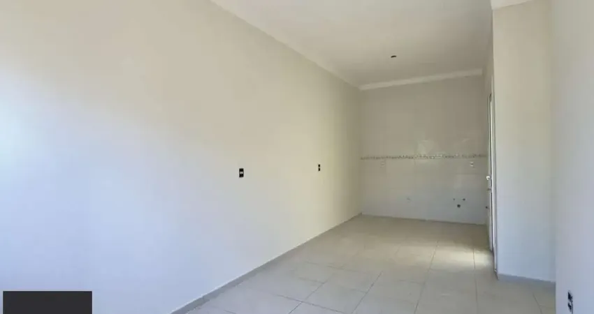 Casa em condomínio com 2 dormitórios, vaga de garagem e churrasqueira na olaria