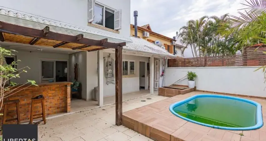 Libertas imobiliária aluga casa em condomínio com 242m2 no bairro ecoville.