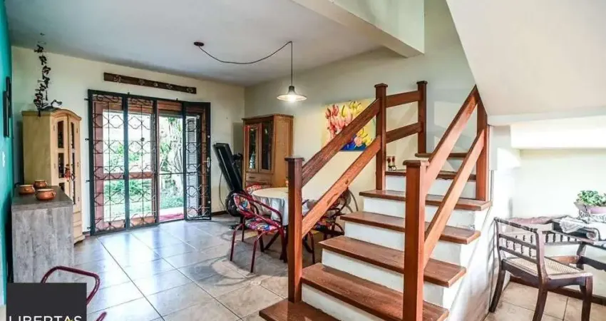 Casa em condomínio fechado de 2 quartos, suíte, 2 vagas no bairro guarujá