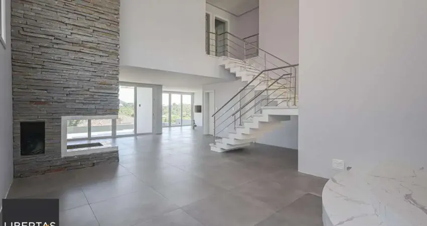 Casa em condomínio com 286 m² de área privativa 4 dormitórios sendo 3 suítes e 3 sacadas e 2 vagas de garagem no condomínio alphaville