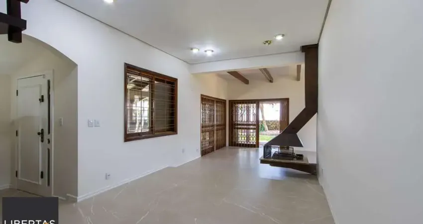 Casa com 2 dormitórios 3 banheiros. lareira e churrasqueira, e com arquitetura moderna.